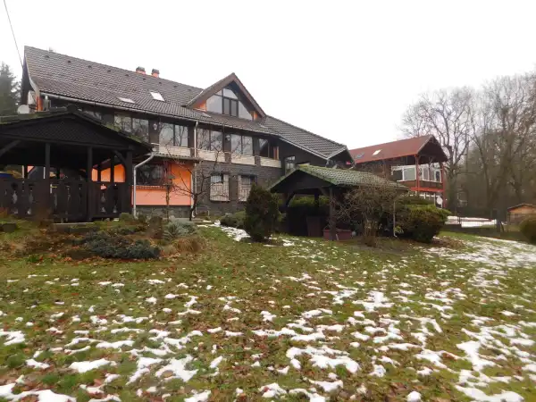 Eladó családi ház, Parád 8+1 szoba 427 m² 110 M Ft